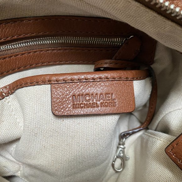 Michael Kors Leather Shoulder Bag w Crossbody Strap - Great Condition, RRP $349 - Picture 5 of 16
